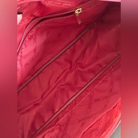 Vintage Longchamp Roseau Leather Bag in the color Bordeaux. - Picture 10 of 13